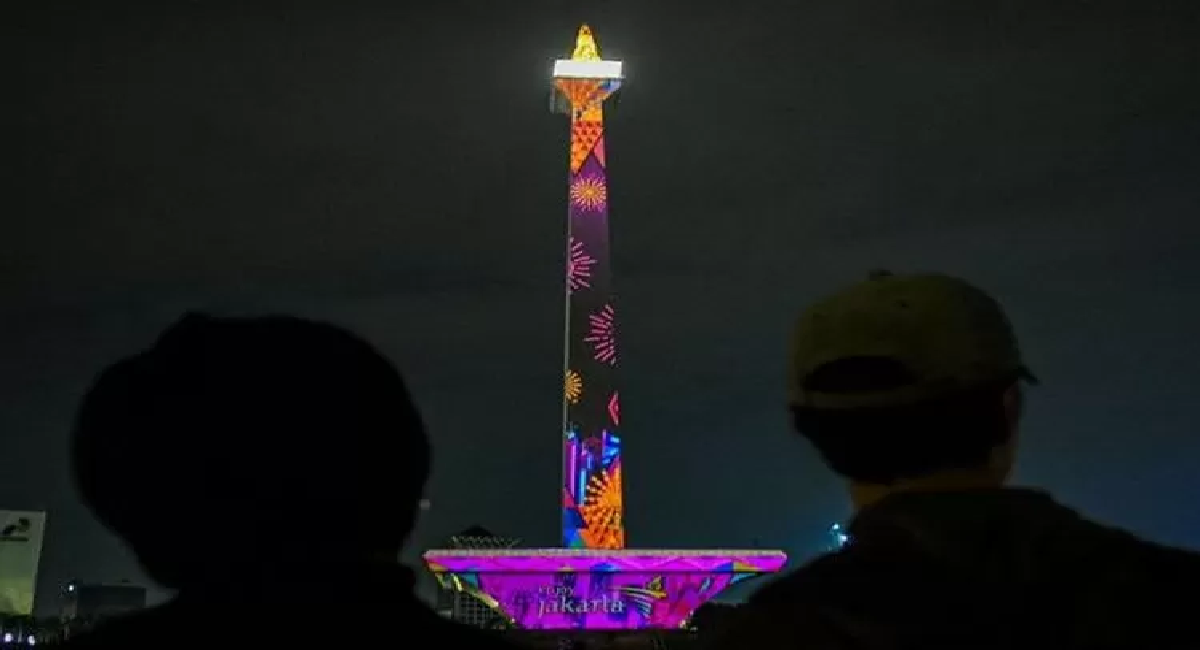 Monas Diserbu Pengunjung, Atraksi Video Mapping dan Air Mancur Menari Ramaikan Libur Akhir Tahun!
