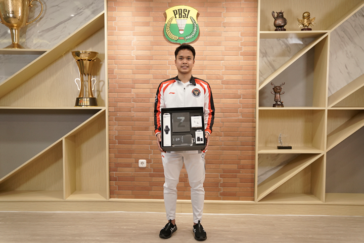 Atlet Indonesia Peraih Medali di Olimpiade Tokyo 2020 Dapat Galaxy Z Fold3 5G dan Galaxy Z Fold3 Thom Browne Edition