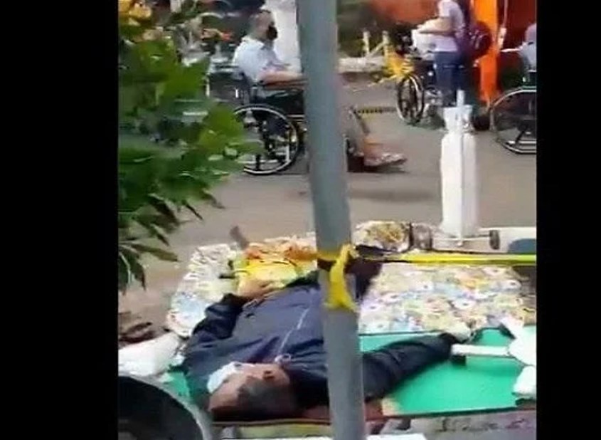 Miris! Pasien Covid-19 di Bekasi Membeludak Sampai ke Parkiran, Video RSUD dr. Chasbullah Abdulmadjid Viral di Medsos