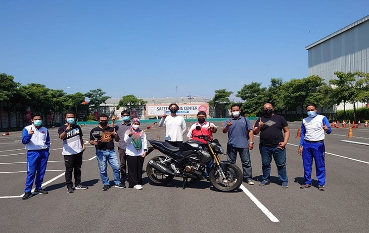 Jawab Rasa Penasaran Jurnalis Otomotif di Jawa Timur, MPM Ajak Ngetes Langsung All New CB150R, Seperti ini Rasanya!