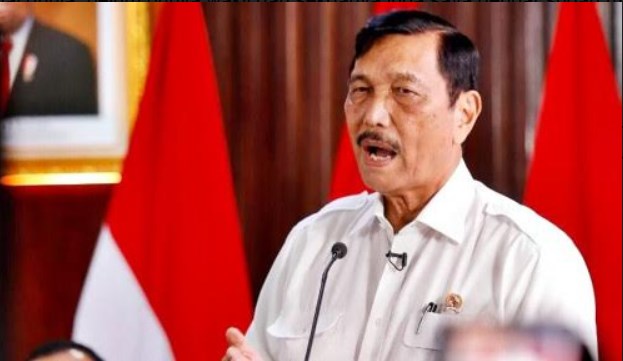 Bupati Bekasi Meninggal, Luhut Minta Ridwan Kamil Lebih Proaktif Tangani Covid-19 di Bekasi