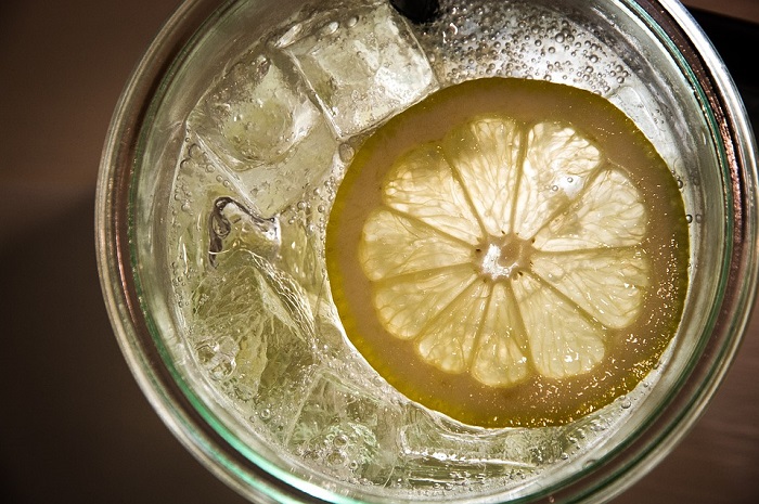 5 Manfaat Infused Water Lemon Bagi Kesehatan Tubuh, Nomor 3 Idola Para Kaum Hawa