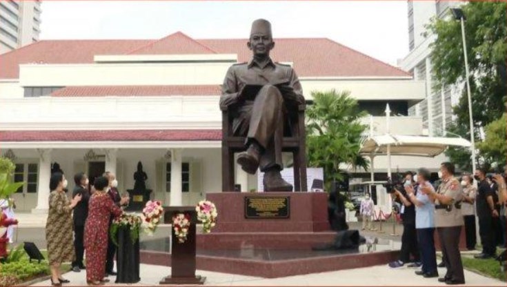 Akrab! Megawati dan Prabowo Resmikan Patung Bung Karno di Depan Kantor Lemhannas RI, Ketum PDIP: Sangat Istimewa! 