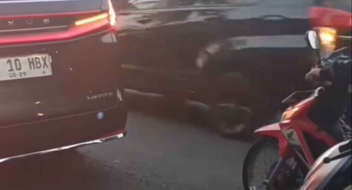 Video Mobil Sultan HB X Disalip Rombongan Patwal Jadi Sorotan, Warganet Ikut Geram