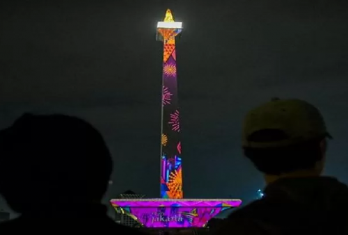 Monas Diserbu Pengunjung, Atraksi Video Mapping dan Air Mancur Menari Ramaikan Libur Akhir Tahun!