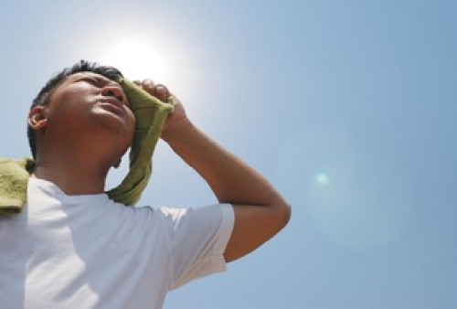 8 Cara Merawat Tubuh Saat Musim Panas Ekstrem Melanda: Ingat Minum Air Putih!