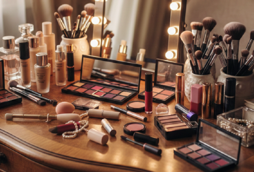 Tren Makeup 2026: Era Ekspresi Bebas, Kulit Nyata, dan Sentuhan Futuristik